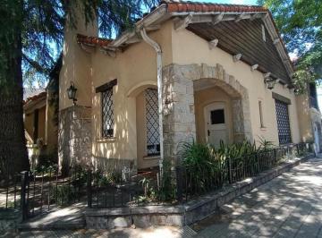 Casa · 244m² · 6 Ambientes · 1 Cochera · Chalet Venta Ituzaingo Apto Credito
