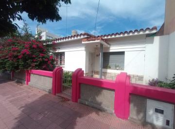 Foto · Casa de 3 Dorm. en Venta a Media Cuadra de Av Colon - Garzon Maceda 292