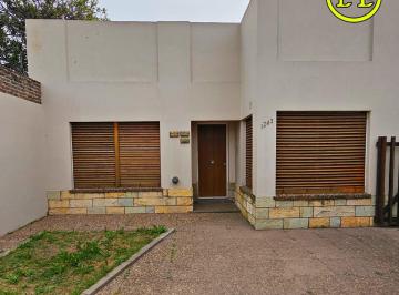 Casa de 3 ambientes, San Andrés de Giles · Casa con Muy Buena Ubicación en La Ciudad de San Andrés de Giles