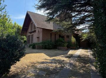 Casa · 200m² · 10 Ambientes · 1 Cochera · Casa en Venta en La Falda