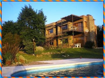 Casa · 300m² · 5 Ambientes · 2 Cocheras · Remato Cabañas en Las Sierras de Cordoba, Villa Giardino