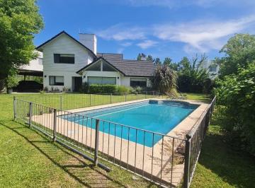 Casa de 6 ambientes, Pilar · Casa en Venta en Mayling C. C - 4 Dorm. - Hirusta Propiedades