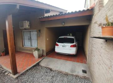 Casa · 150m² · 4 Ambientes · 1 Cochera · Propiedad en Diego Pombo 4900