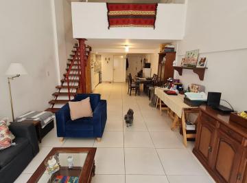 Departamento de 2 ambientes, Monte Castro · Monte Castro, Departamento Tipo Loft de 80 m² Cubiertos en Dos Plantas con Patio