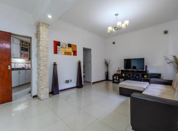 Casa · 110m² · 3 Ambientes · Venta/permuta - Casa - 2 Dorm. - Patio y Parrilla - Belgrano, Rosario