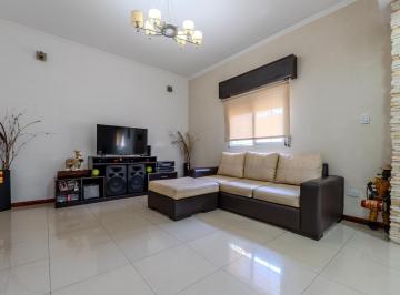 Casa · 110m² · 3 Ambientes · Venta/permuta - Casa - 2 Dorm. - Patio y Parrilla - Belgrano, Rosario