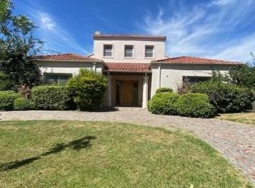 Casa · 181m² · 4 Ambientes · Casa en Venta 3 Dorm., Amplio Jardin y Pileta, Los Jazmines, Pilar del Este, G. B. a. Zona N