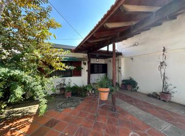 Casa de 4 ambientes, Corrientes · Venta de Hermosa Casa de 2 Dorm. con 2 Patios en El Barrio Molina Punta