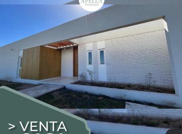 Casa · 110m² · 3 Dormitorios · 1 Cochera · Venta - Casa