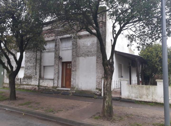 Casa · 1m² · 6 Ambientes · 1 Cochera