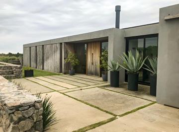 Casa · 400m² · 6 Ambientes · Casa en Venta 6 Ambientes en Carmelo, Uruguay