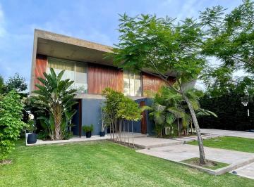 Casa · 480m² · 8 Ambientes · 2 Cocheras · Casa Chalet en Alquiler en El Golf, Nordelta, Tigre