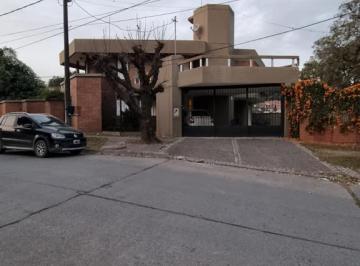 Casa de 4 ambientes, San Miguel de Tucumán · Flores Propiedades Vende Sobre Mate de Luna Al 4400 Importante Propiedad 4 Dorm.