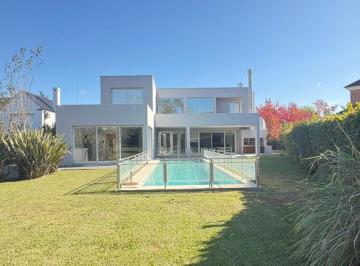 Casa , Pilar · Gran Casa Moderna en Venta en Ayres de Pilar