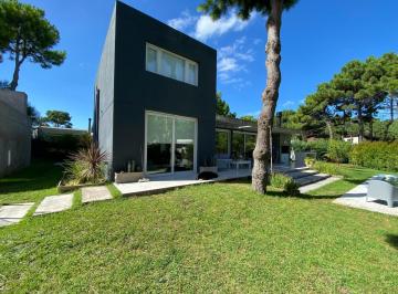 Casa · 180m² · 5 Ambientes · 2 Cocheras · Casa en Venta en Pinamar