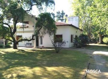 Quinta vacacional · 200m² · 5 Ambientes · 7 Cocheras · En Venta Franscisco Alvarez Centro Hermosa Casa Quinta