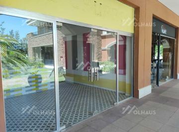 Local comercial · 61m² · 1 Cochera · Local en Alquiler en Pueblo Caamaño, Pilar, G. B. a. Zona Norte