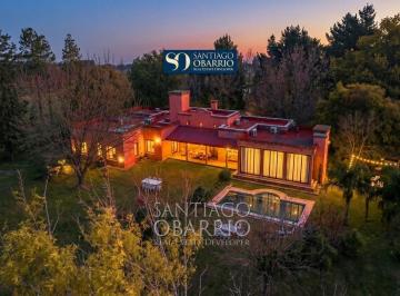 Casa · 398m² · 6 Ambientes · 2 Cocheras · Muy Buena Casa Estilo Campo de 398 m² en Venta en El Haras Argentino Farm Club de Luján