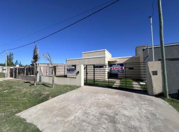 Casa · 85m² · 3 Ambientes · 1 Cochera · Venta Casa 2 Dorm. con Piscina en Tierra de Sueños 3