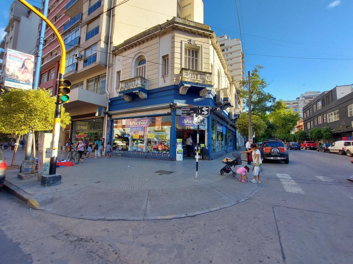 Lote en esquina de 300m² sobre Av. Luro — Centro