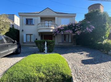 Casa · 232m² · 5 Ambientes · 2 Cocheras · Casa en Venta de 5 Ambientes en Country del Club del Banco Provincia
