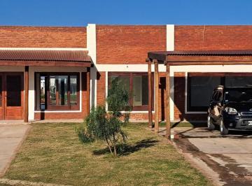 Casa · 142m² · 4 Ambientes · 2 Cocheras · Venta Casa Area 8 a La Laguna San Sebastian 4 Ambientes
