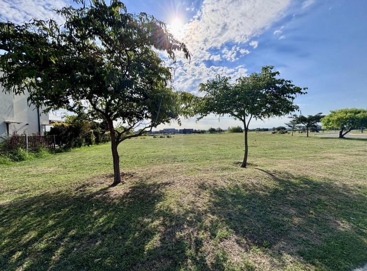 Terreno · 817m²