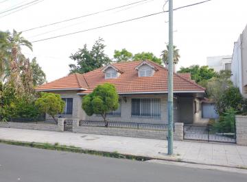 Casa · 597m² · 7 Ambientes · 1 Cochera · Casa en Banfield Este