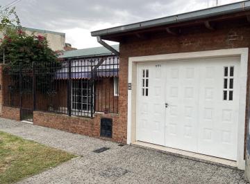 Casa · 127m² · 3 Ambientes · 1 Cochera · Venta Casa de 2 Dorm. en General Lagos