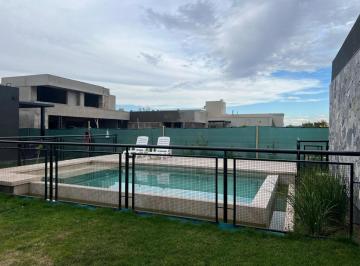 Casa · 360m² · 8 Ambientes · 2 Cocheras · Vendo Hermosa Casa en Barrio El Portillo Calle Paso - Maipu.