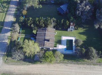 Casa · 109m² · 4 Ambientes · 1 Cochera · Venta - Casa en Roldan 3 Dorm.