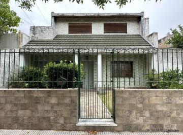 DES-DES-221_2 · Casa 3 Ambientes con Fondo Libre en Venta