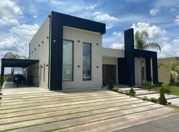 Casa de 4 ambientes, Esteban Echeverría · Hermosa Casa en Venta en Lagos de Canning
