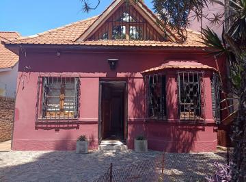 Casa · 150m² · 4 Ambientes · 2 Cocheras · Casa de 4 Ambientes Más Escritorio en Alquiler, en Martínez.