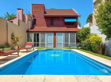 Casa · 200m² · 4 Ambientes · 2 Cocheras · Impecable Chalet Escucha Ofertas!