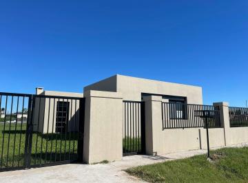 Casa · 100m² · 5 Ambientes · 2 Cocheras · Vendo Casa de 2 Dorm. en Funes