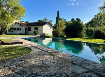 Casa · 300m² · 6 Ambientes · 2 Cocheras · Venta Casaquinta Barrio El Trébol 3 Dorm. 3600 m² de Parque