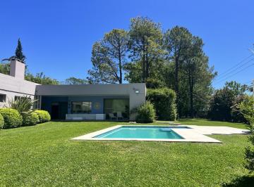 Casa · 400m² · 6 Ambientes · 2 Cocheras · Moderna Casa en Venta en Club de Campo San Diego