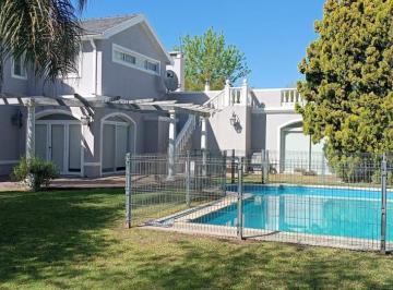 Casa · 350m² · 5 Ambientes · 2 Cocheras · Casa 5 Ambientes con Piscina - Barrio Solar del Bosque - Ezeiza