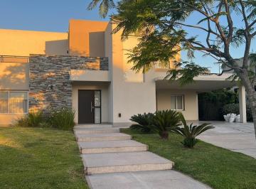 Casa · 490m² · 7 Ambientes · 2 Cocheras · Excelente Casa en Club Náutico Albanueva, Rincón de Milberg