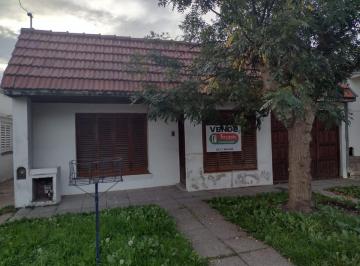 ¡Excelente oportunidad de inversión en Mar del Plata!
EN VENTA: CHALET EN ESTADO · Chalet con Garage
