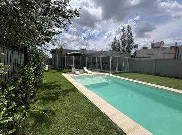 Casa · 130m² · 2 Ambientes · 1 Cochera · Tierra de Sueños 3 - Esquina - Retasada Calidad Edilicia - Nueva - Piscina