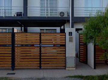 Casa de 3 ambientes, General Fernández Oro · Dúplex 2 Dorm. con Pileta