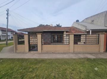 Casa · 120m² · 4 Ambientes · 3 Cocheras · Casa en Av Della Paolera 1100 de Cuatro Ambientes con Garage y Patio
