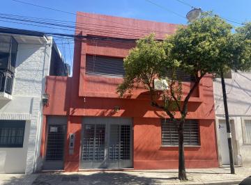 Casa · 144m² · 8 Ambientes · 1 Cochera · Venta Casa de 3 Dorm. en Barrio Arroyito