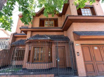 Casa · 270m² · 5 Ambientes · 3 Cocheras · Casa Cinco Ambientes Quincho Vicente Lopez Venta