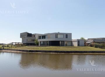 Casa · 244m² · 5 Ambientes · 2 Cocheras · Casa en Venta El Canton Islas Al Lago