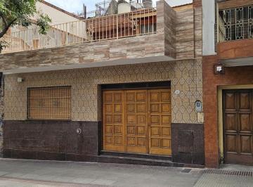 Casa · 101m² · 4 Ambientes · 1 Cochera · Casa Sobre Av San Juan Al 500 Lote Propio con Terraza