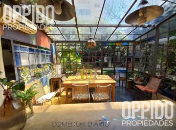 Casa · 277m² · 6 Ambientes · 1 Cochera · Hermosa Casa en Venta Sobre Lote Propio en Saavedra!