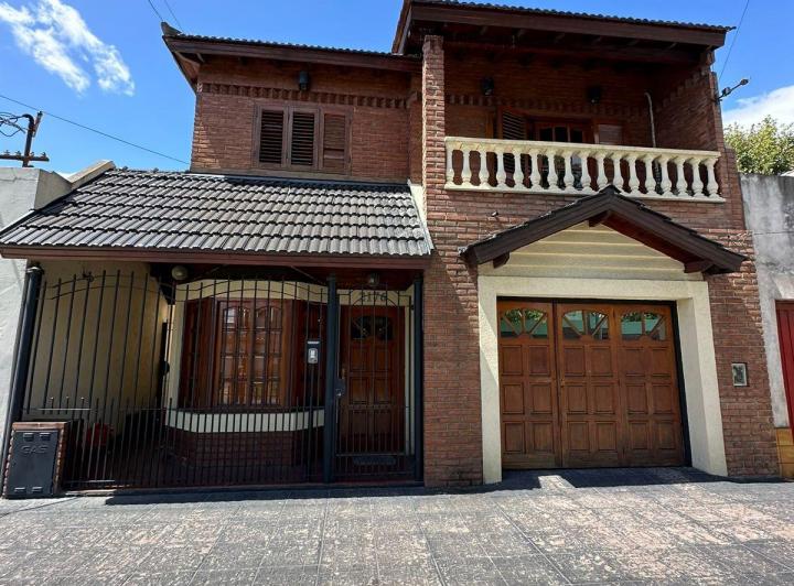 Casa · 180m² · 5 Ambientes · 1 Cochera